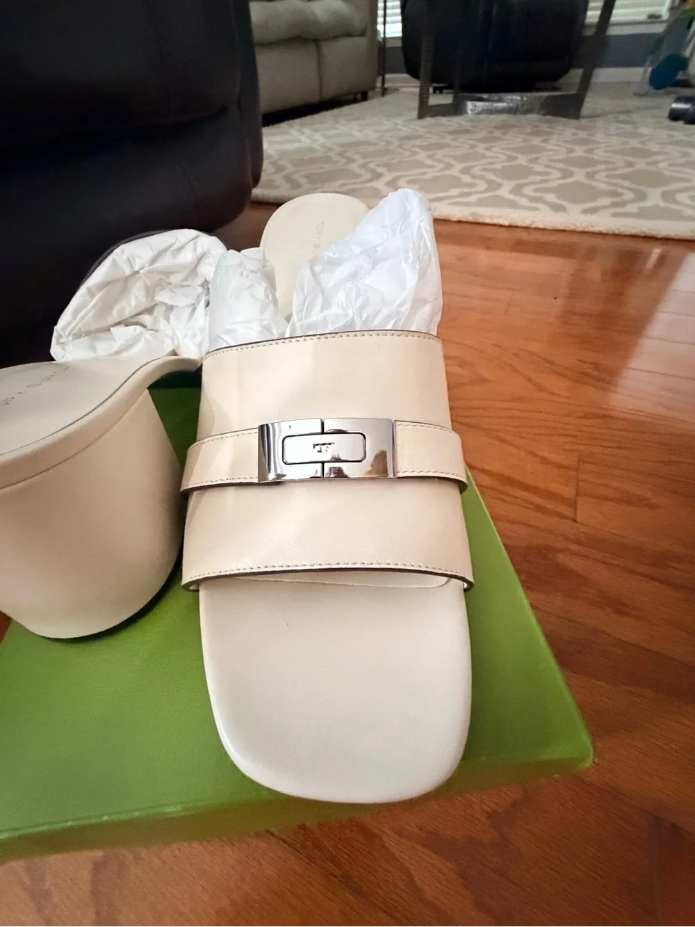 New in box Tory Burch light cream mule Size 10
